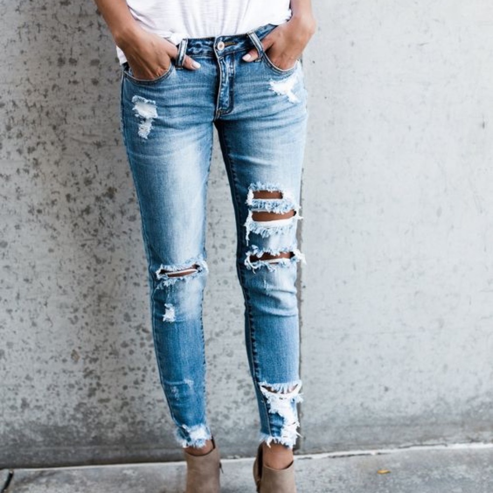 Worldwide Distressed Frayed Skinny Jeans Medium Wash